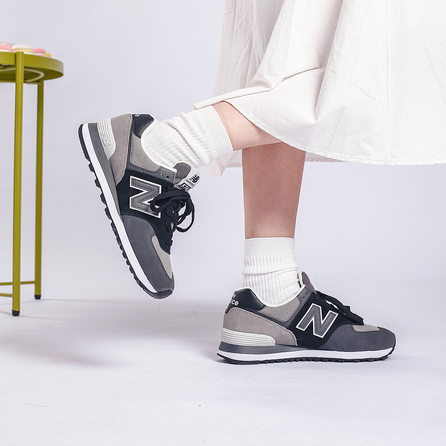 New Balance 574 Grey Black Women's купить в интернет-магазине Yoocart с быстрой доставкой по России.