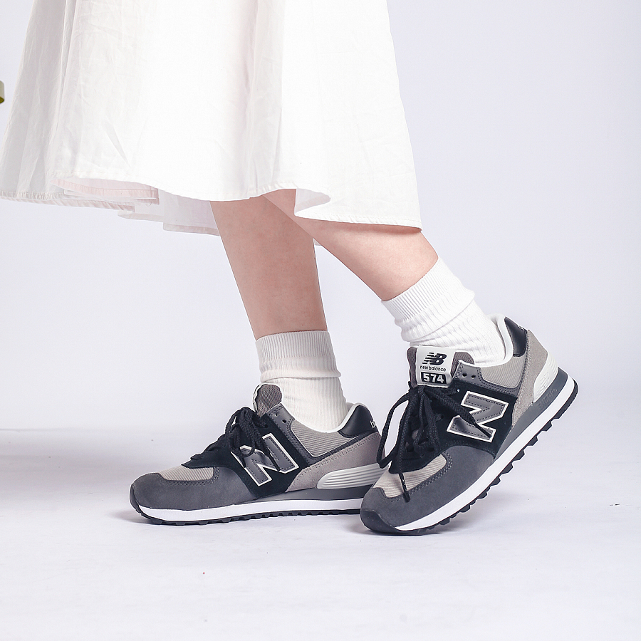 New Balance 574 Grey Black Women's купить в интернет-магазине Yoocart с быстрой доставкой по России.