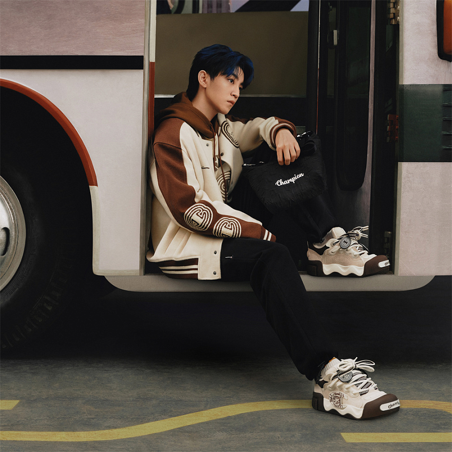 POP MART x Champion Low Top Skateboard Shoes Men's Coffee Brown купить в интернет-магазине Yoocart с быстрой доставкой по России.