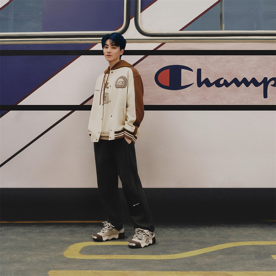 POP MART x Champion Low Top Skateboard Shoes Men's Coffee Brown купить в интернет-магазине Yoocart с быстрой доставкой по России.
