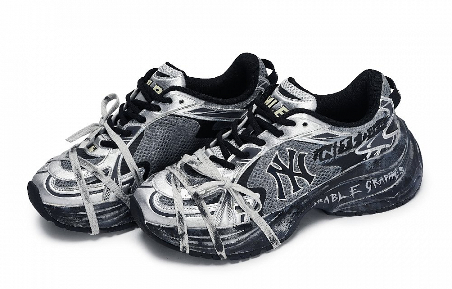 MLB New York Yankees Anti Slip Wear Resistant Low Top Running Shoes Unisex Black Gray Silver