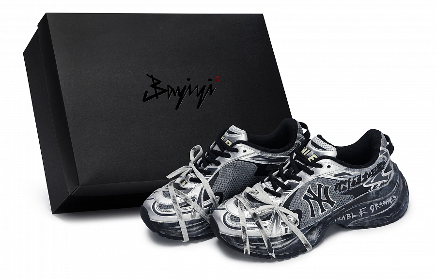 MLB New York Yankees Anti Slip Wear Resistant Low Top Running Shoes Unisex Black Gray Silver