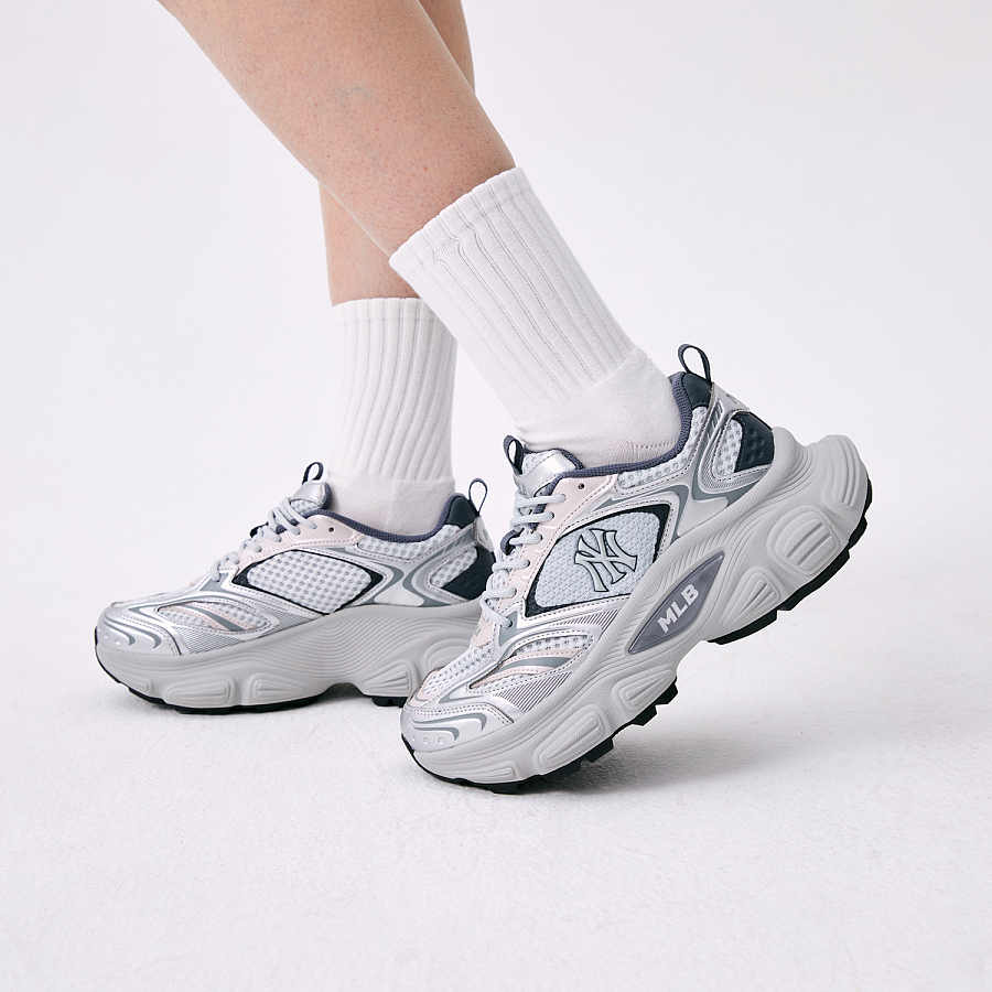 MLB New York Yankees Anti Slip Wear Resistant Low Top Chunky Sneakers Unisex Light Gray
