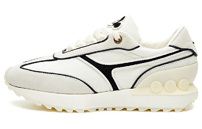 LI NING 1990 Zhengrong Mickey Collection Anti Slip Wear Resistant Low Top Casual Shoes Women's Ecru