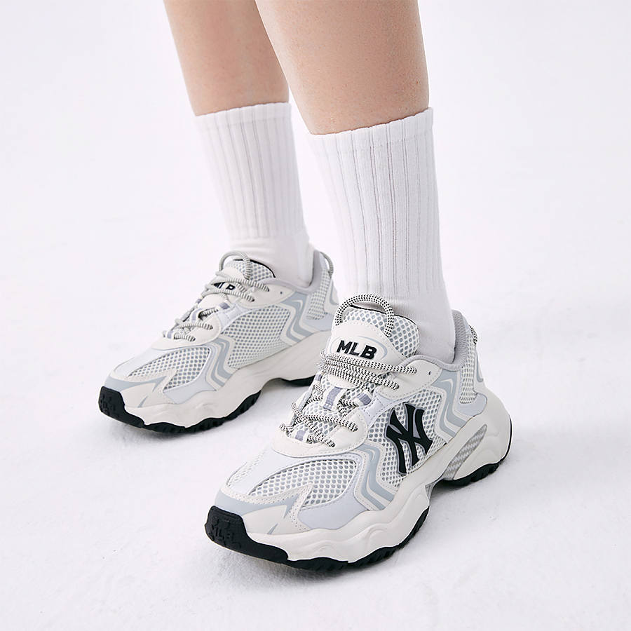 MLB New York Yankees Anti Slip Wear Resistant Low Top Chunky Sneakers Unisex White