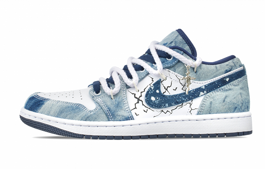 Jordan Air Jordan 1 Denim Is Very Busy Washed Denim Low-Top Skateboard Shoes Men's White Blue купить в интернет-магазине Yoocart с быстрой доставкой по России.