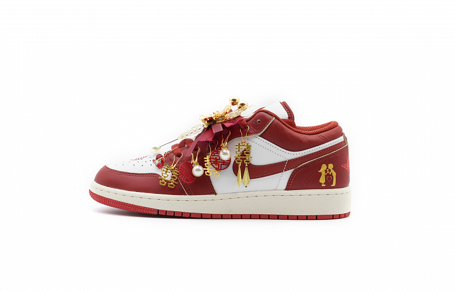 Jordan Air Jordan 1 Abrasion Resistant Low Top Vintage Basketball Shoes Unisex Red White купить в интернет-магазине Yoocart с быстрой доставкой по России.