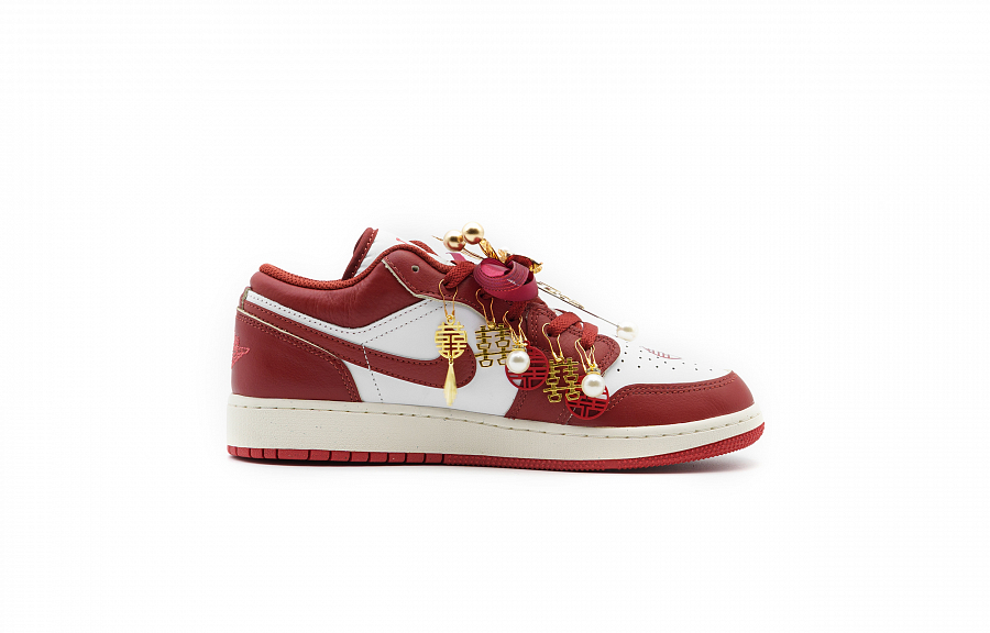 Jordan Air Jordan 1 Abrasion Resistant Low Top Vintage Basketball Shoes Unisex Red White купить в интернет-магазине Yoocart с быстрой доставкой по России.