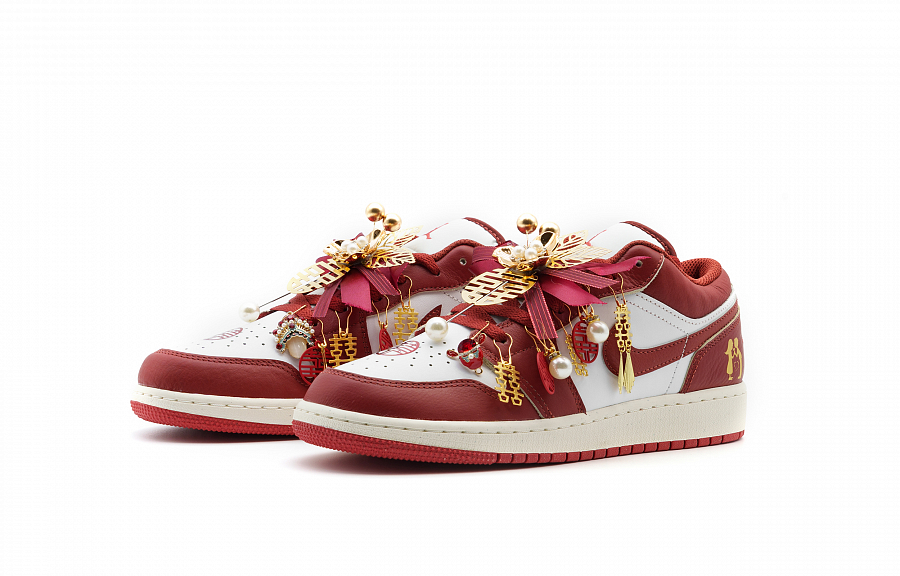 Jordan Air Jordan 1 Abrasion Resistant Low Top Vintage Basketball Shoes Unisex Red White купить в интернет-магазине Yoocart с быстрой доставкой по России.