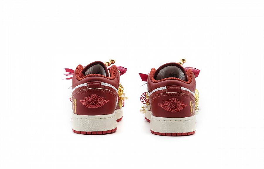 Jordan Air Jordan 1 Abrasion Resistant Low Top Vintage Basketball Shoes Unisex Red White купить в интернет-магазине Yoocart с быстрой доставкой по России.