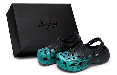 Crocs Classic Platform Clog 811 Manufacturing, On The Spot Tour, Special Shoe Box Clogs Women's Black Tiffany