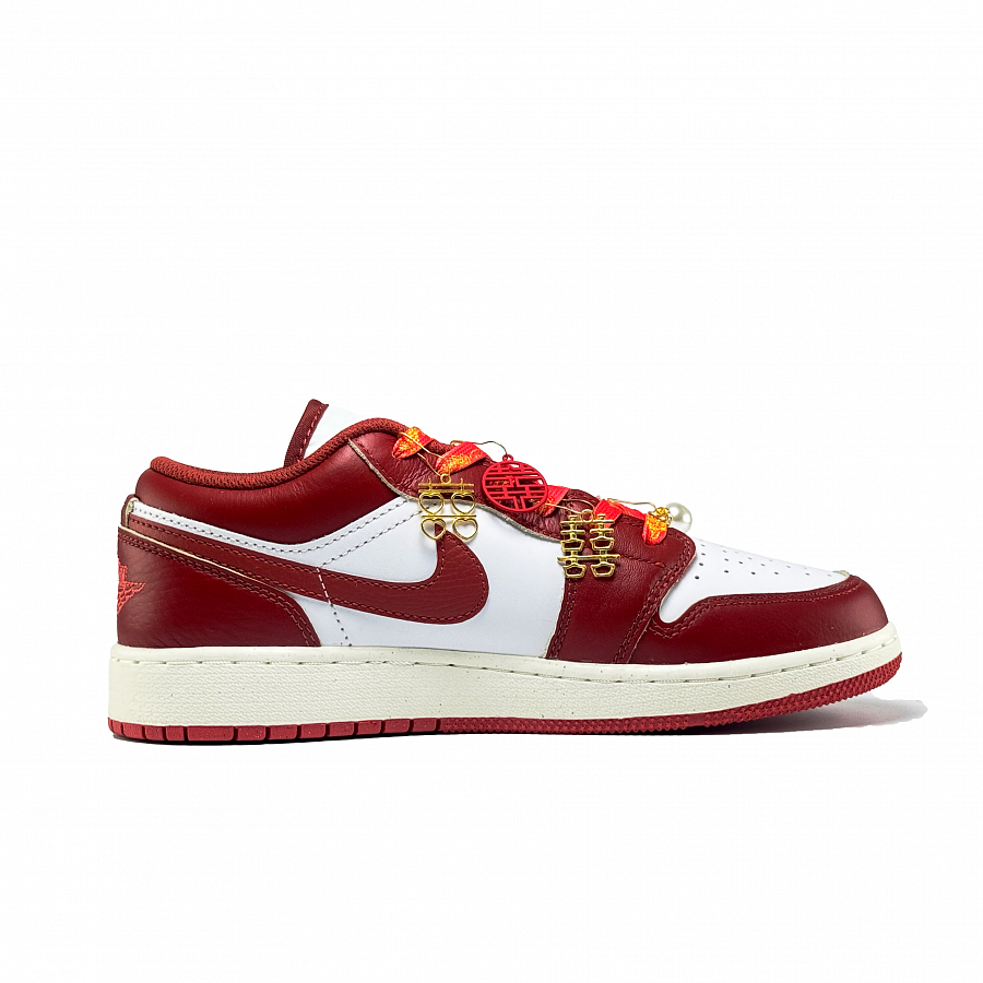 Jordan Air Jordan 1 Anti Slip Wear Resistant Low Top Vintage Basketball Shoes Women's Red White купить в интернет-магазине Yoocart с быстрой доставкой по России.