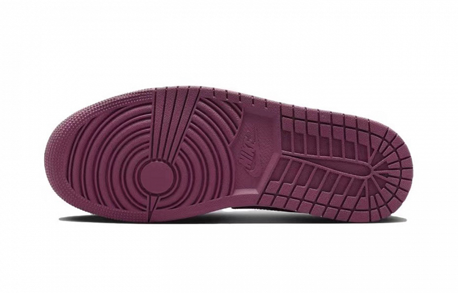 Jordan Air Jordan 1 Anti-Slip And Wear-Resistant Coverage Low-Top Vintage Basketball Shoes Women's True Red купить в интернет-магазине Yoocart с быстрой доставкой по России.
