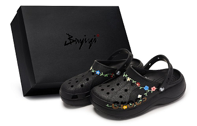 Crocs Baya Platform Clog 811 Manufacturing, Peanuts Full Road, Special Shoe Box Clogs Women's Black