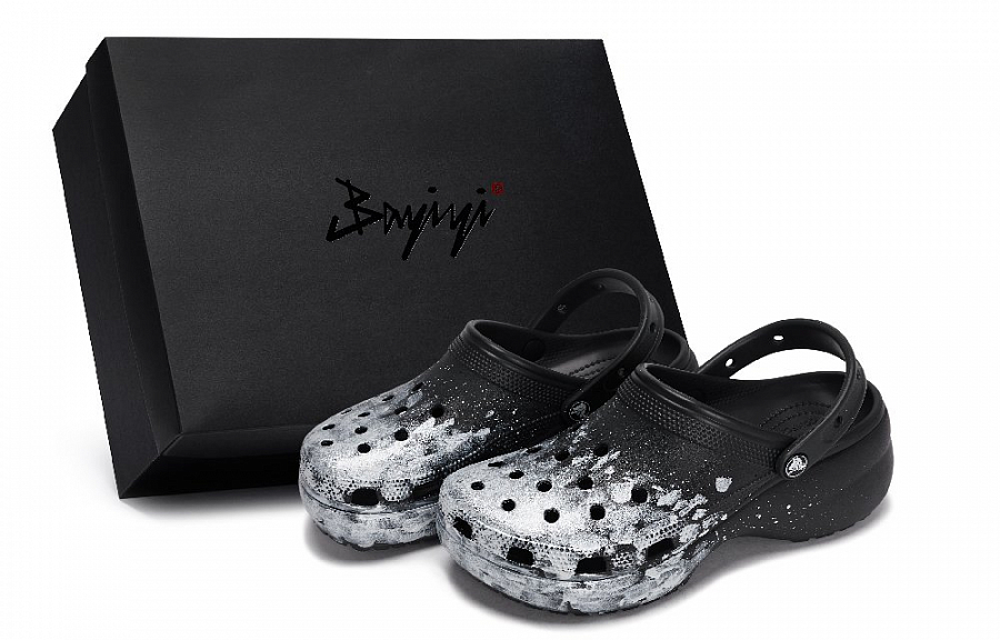 Crocs Classic Platform Clog 811 Manufacturing, Mist On Site, Special Shoe Box Clogs Women's Black Silver купить в интернет-магазине Yoocart с быстрой доставкой по России.