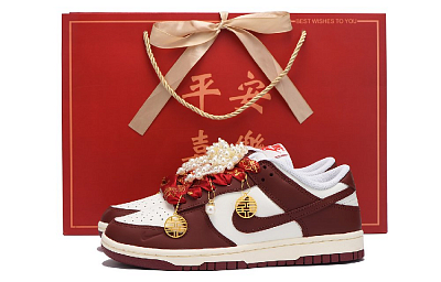 Nike Dunk Anti-Slip And Wear-Resistant Lightweight Low-Top Skateboard Shoes Women's True Red