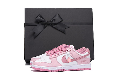 Nike Dunk Slip Resistant Low Top Skateboard Shoes Women's Pink White