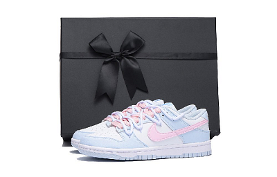 Nike Dunk Coverage Slip Resistant And Abrasion Resistant Low Top Skateboard Shoes Women's Light Blue