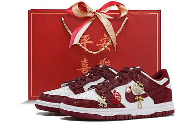 Nike Dunk OKHR Low Top Skateboard Shoes Women's Burgundy