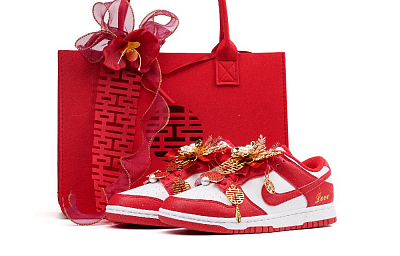 Nike Dunk Low Top Skateboard Shoes Women's Red