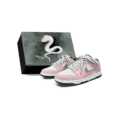 Nike Dunk Anti-Slip Wear-Resistant Low-Top Skateboard Shoes Women's Gray Pink