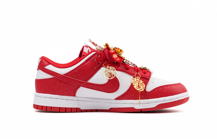 Nike Dunk Low Top Skateboard Shoes Women's Red купить в интернет-магазине Yoocart с быстрой доставкой по России.