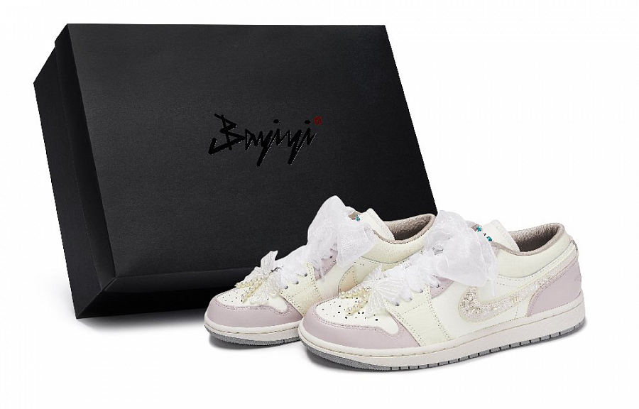 JORDAN Air Jordan 1 Vintage Basketball Shoes Women's Low top Beige/White/Pink купить в интернет-магазине Yoocart с быстрой доставкой по России.