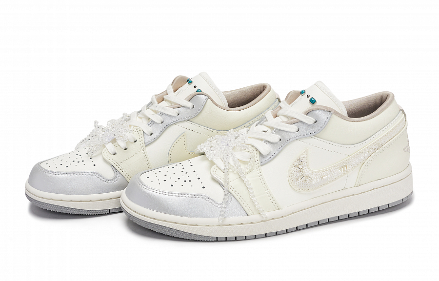 Jordan Air Jordan 1 Vintage Basketball Shoes Women's Low Top Beige/White/Silver купить в интернет-магазине Yoocart с быстрой доставкой по России.