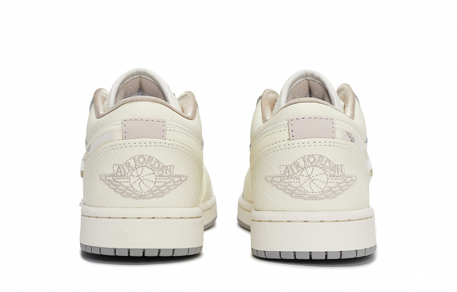 Jordan Air Jordan 1 Vintage Basketball Shoes Women's Low Top Beige/White/Silver купить в интернет-магазине Yoocart с быстрой доставкой по России.