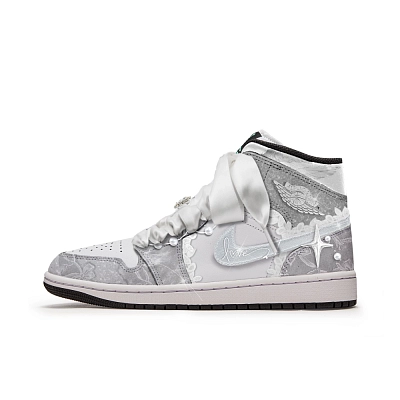 Jordan Air Jordan 1 Vintage Basketball Shoes Women's Mid top Silver/White