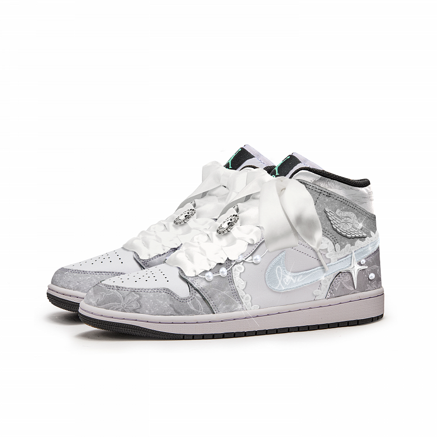 Jordan Air Jordan 1 Vintage Basketball Shoes Women's Mid top Silver/White купить в интернет-магазине Yoocart с быстрой доставкой по России.