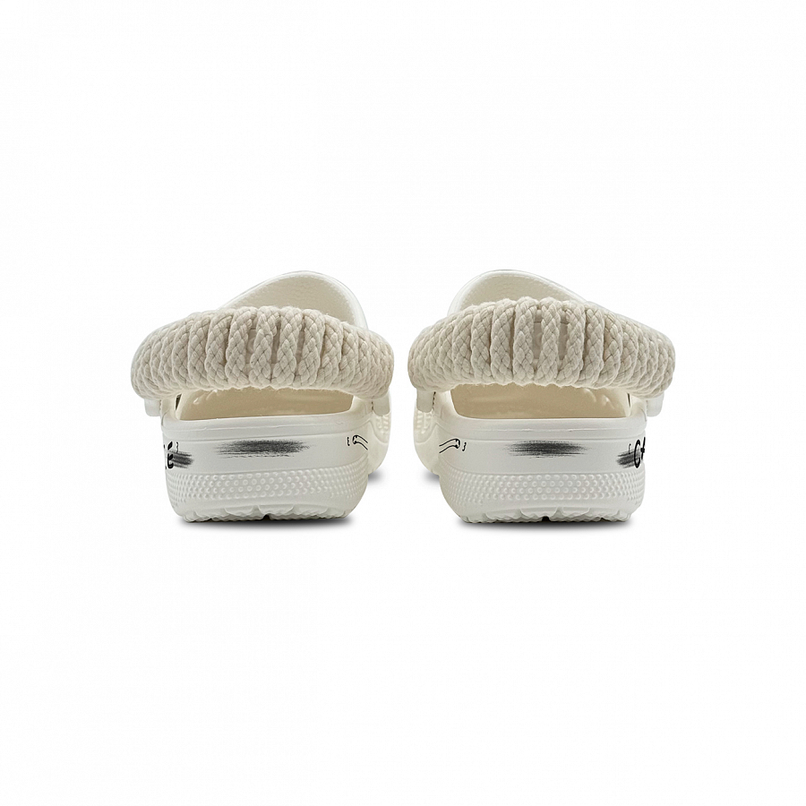 Crocs Classic Clog Cake Kitten Clogs Unisex White купить в интернет-магазине Yoocart с быстрой доставкой по России.