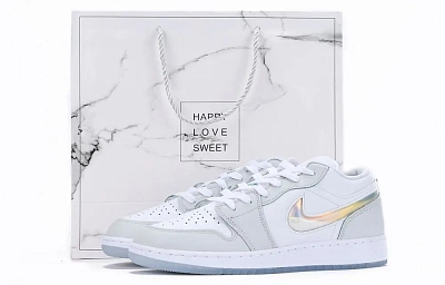 Jordan Air Jordan 1 Chestnut Anti-Slip And Wear-Resistant Coverage Low-Top Vintage Basketball Shoes Women's White Gray
