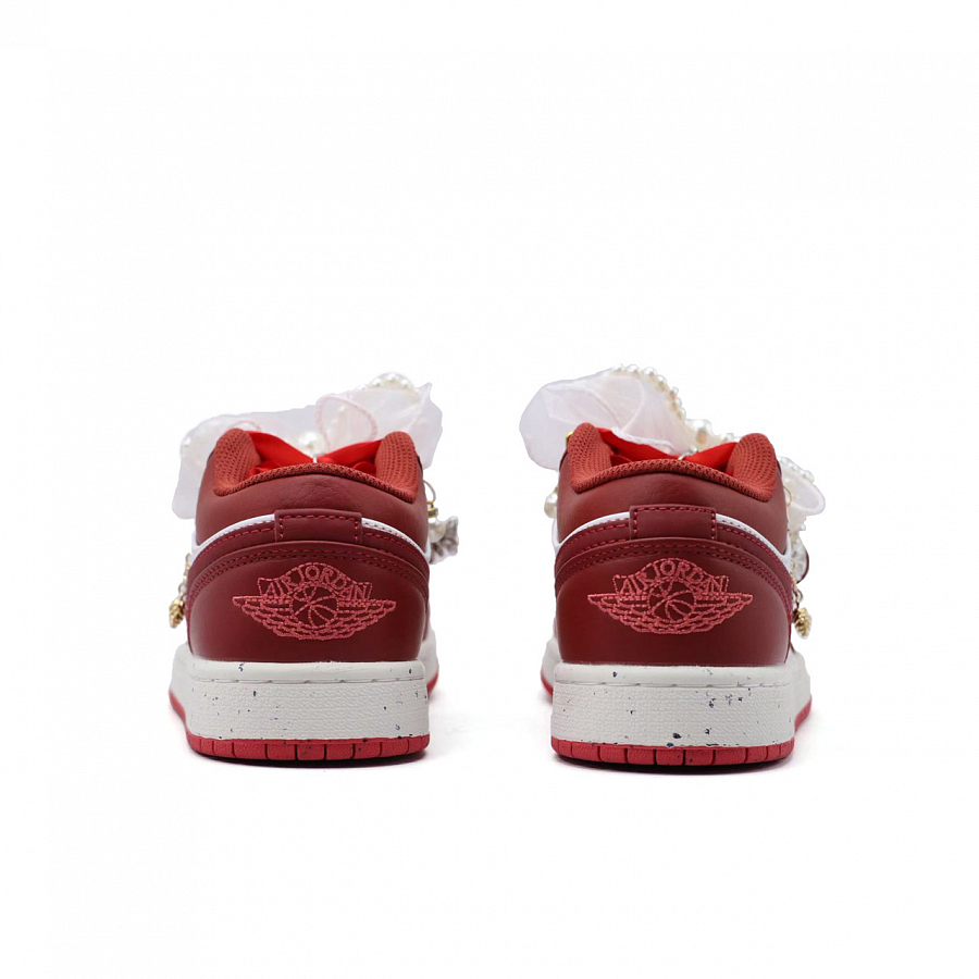 Jordan Air Jordan 1 Red Beauty Crow Shoes 88 Abrasion Resistant Low top Skateboard Shoes Women's Red White купить в интернет-магазине Yoocart с быстрой доставкой по России.