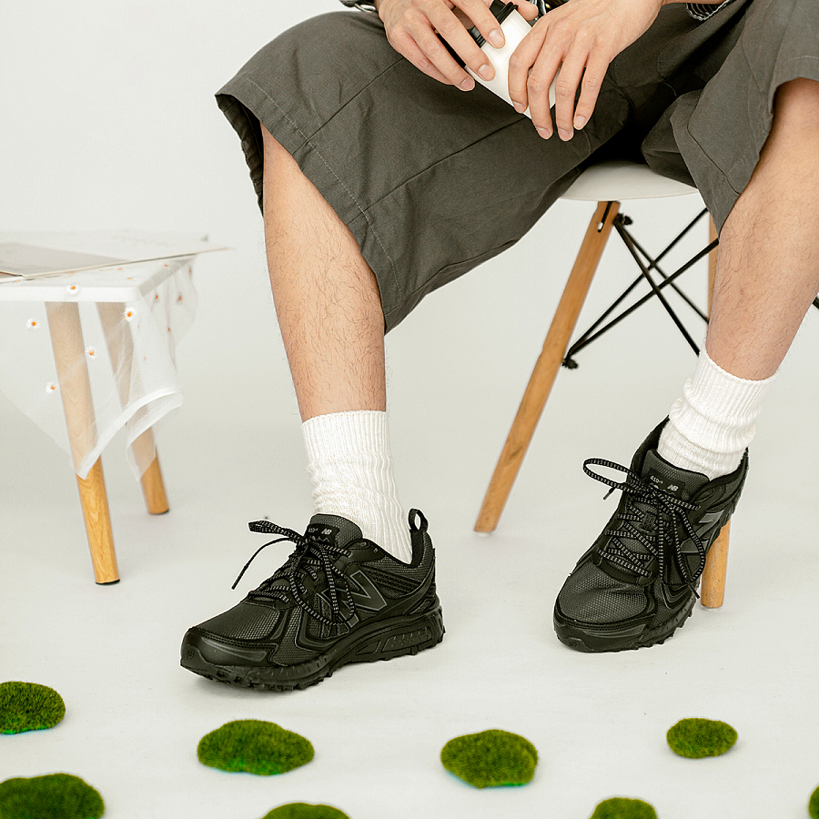 New Balance 410 2E Wide 'Black' купить в интернет-магазине Yoocart с быстрой доставкой по России.